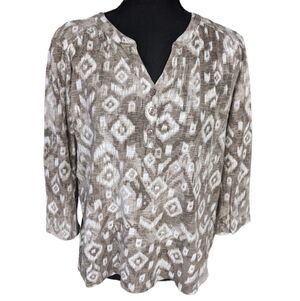 Chico's women's top, tan size 1 or  US med.  3/4 sleeves partial button up.